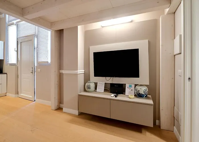 Style Loft In Great Location Apartment *